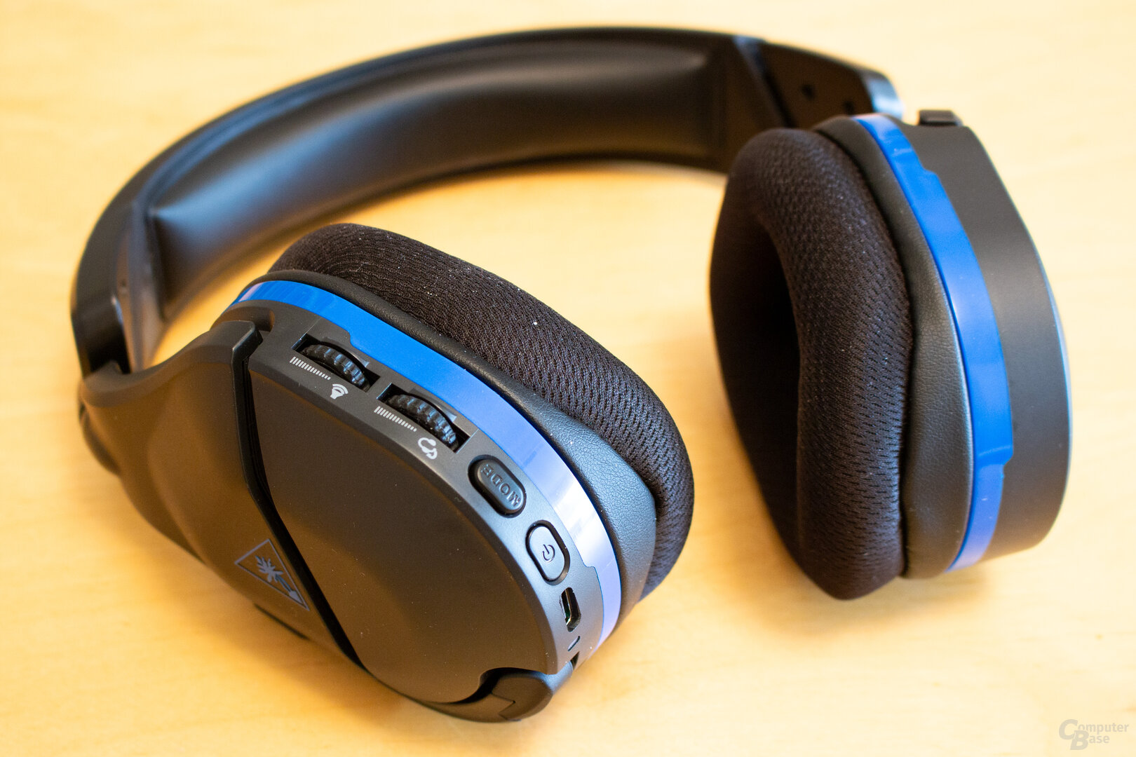 Das Stealth 600 Gen 2 bietet einige Bedienelemente direkt am Headset